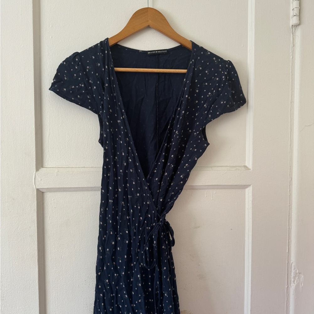 BRANDY MELVILLE: Floral wrap dress — Great condition